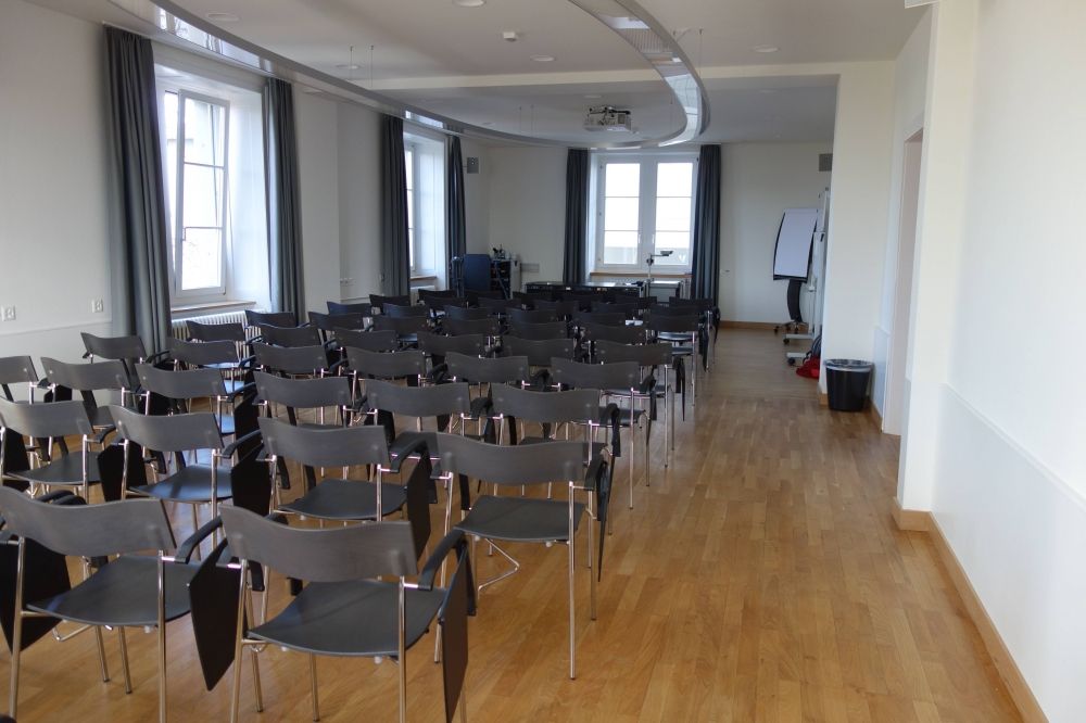 Seminarraum SOF-G-21: Seminarraum Richtung Tafel.