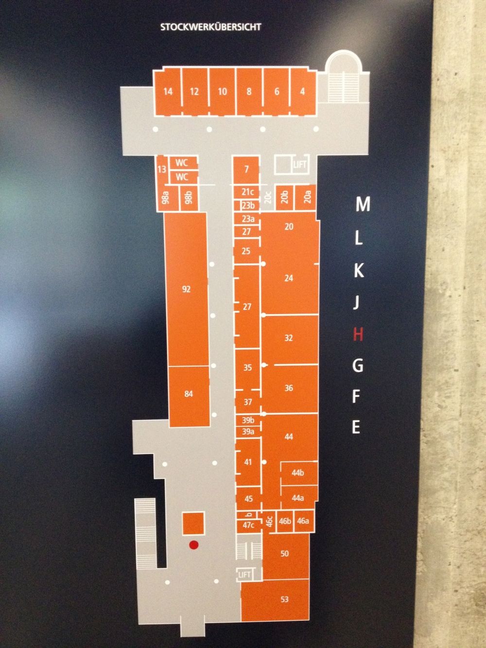 Y23, Stockwerk H: Stockwerkplan 2 (H)
(befindet sich bei der interaktiven Infosäule;
siehe Foto1).