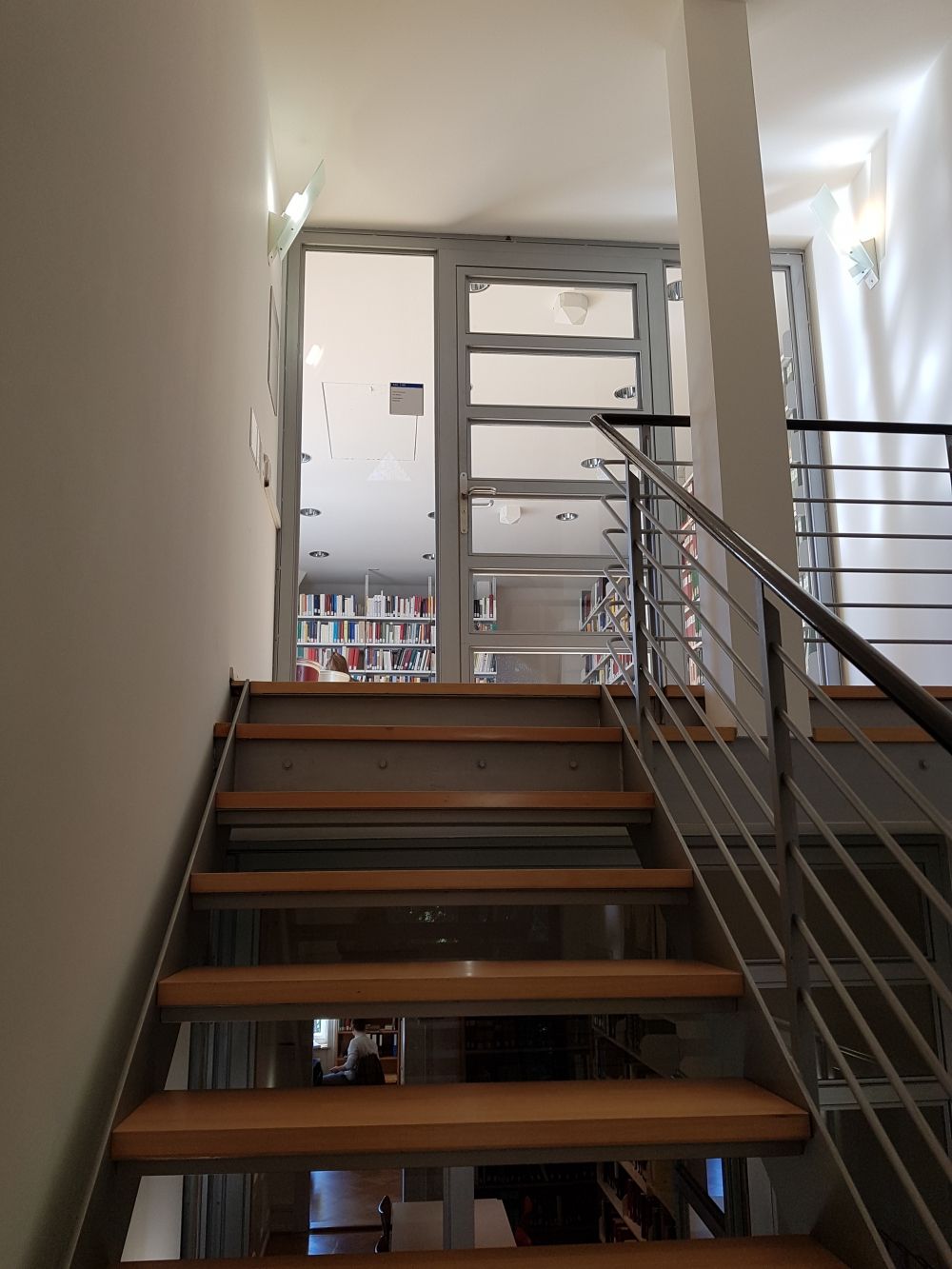 RAG-3, Bibliothek: Sicht auf den Eingang zur Bibliothek.