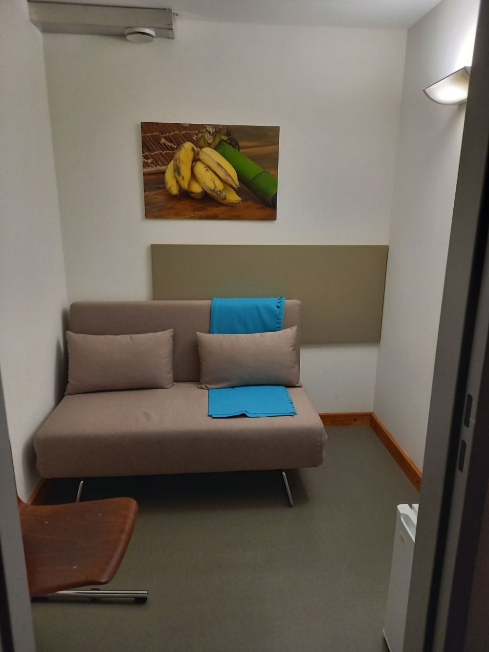 Aufenthaltsraum KOL-D-6c: Innenansicht des Stillzimmers (von Eingang aus).