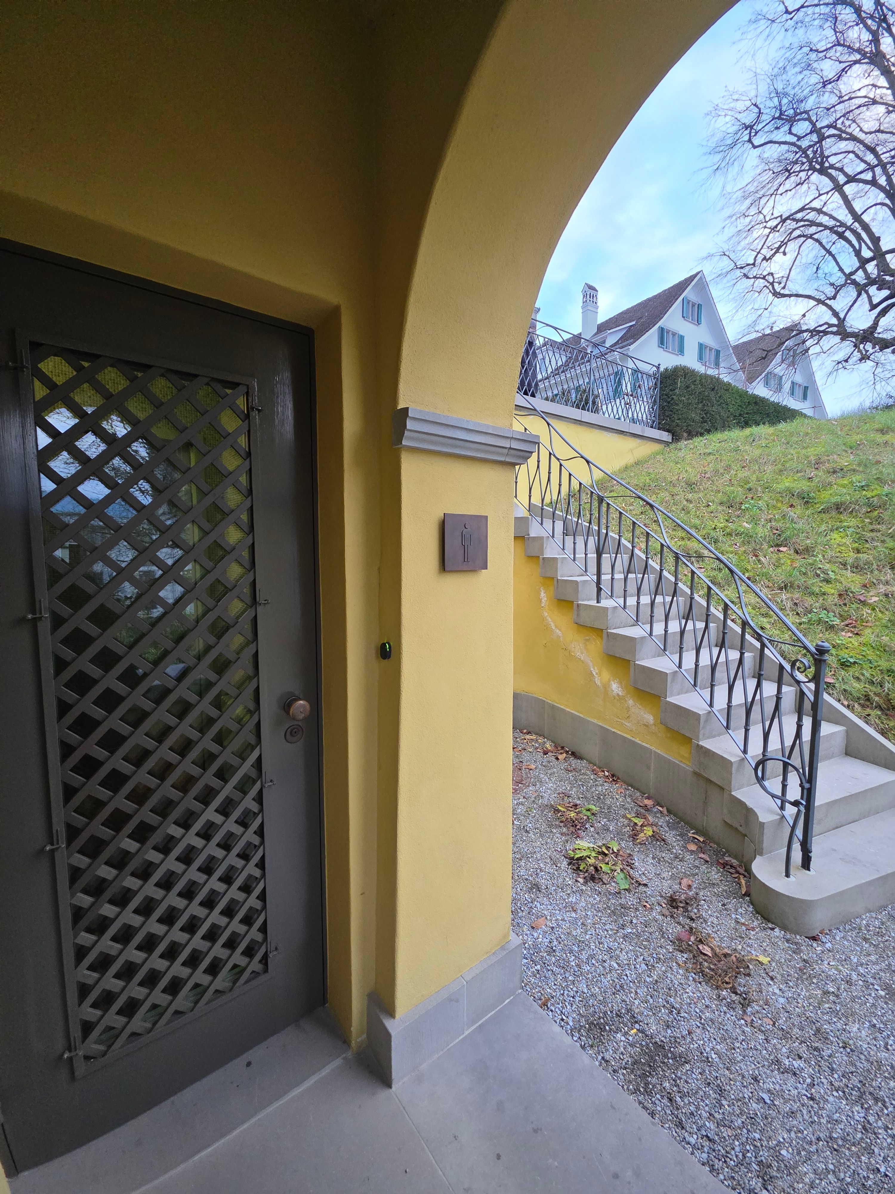 D-03: WC-Anlage von Aussen.