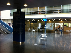 BIN-0, Halle: Eingangshalle.