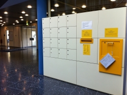 Postbüro BIN-0-E.07: Briefeinwurf. Der Schalter befindet sich auf der anderen Seite.