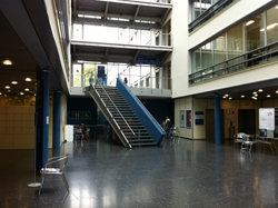 Gebäude BIN: Eingangshalle (Stockwerk EG).
