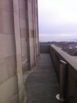 KOL-M, Balkon/Terrasse: Der Balkon führt rund um den Restaurant-Turm herum.