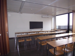 Seminarraum Y13-L-11: Sicht in den Raum L-13 (Hinter der Trennwand, links im Bild, ist der Raum  L-11).