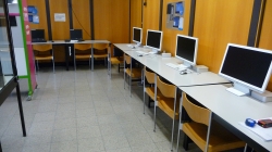 Y42-G, Ausstellung: Sicht auf die Computerarbeitsplätze.